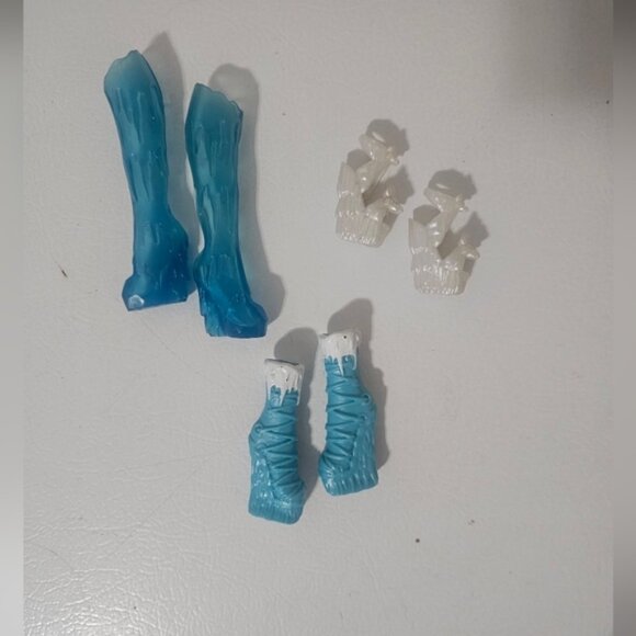 Monster High Doll Abbey Bominable Replacement Shoes Set of 3 - Picture 1 of 4